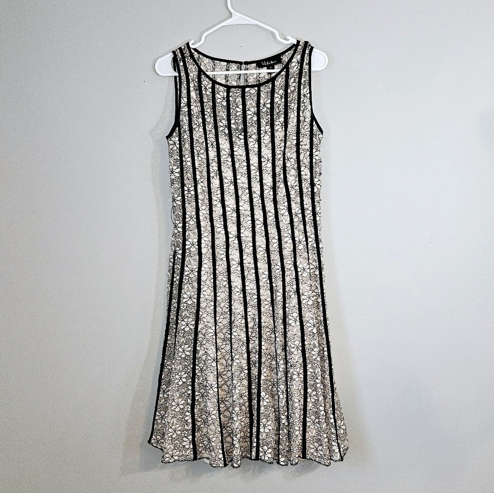 Vintage Cream and Black Aline sleeveless lace dress. Size 10.